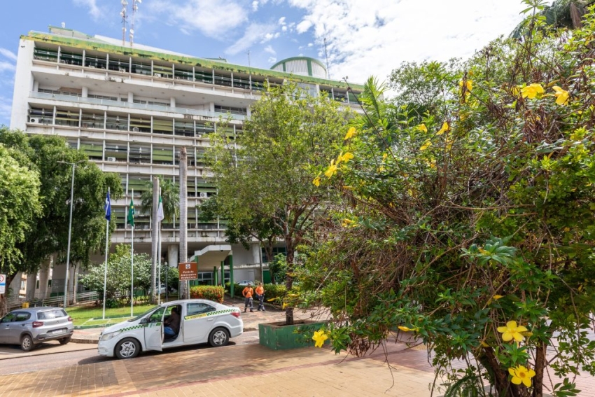 Cuiab&aacute; paga sal&aacute;rios com aumento para professores e injeta R$ 83 milh&otilde;es