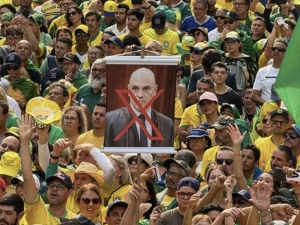 Protesto na avenida paulista para pedir impeachment do Ministro Alexandre de Moraes e anistia aos presos de 8 de janeiro