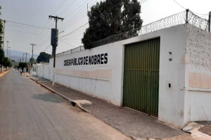 Jovens s&atilde;o presos por furto a mercearia em Ros&aacute;rio Oeste